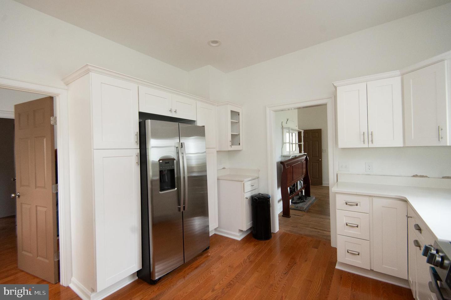 1003 Travers St Property Photo 13