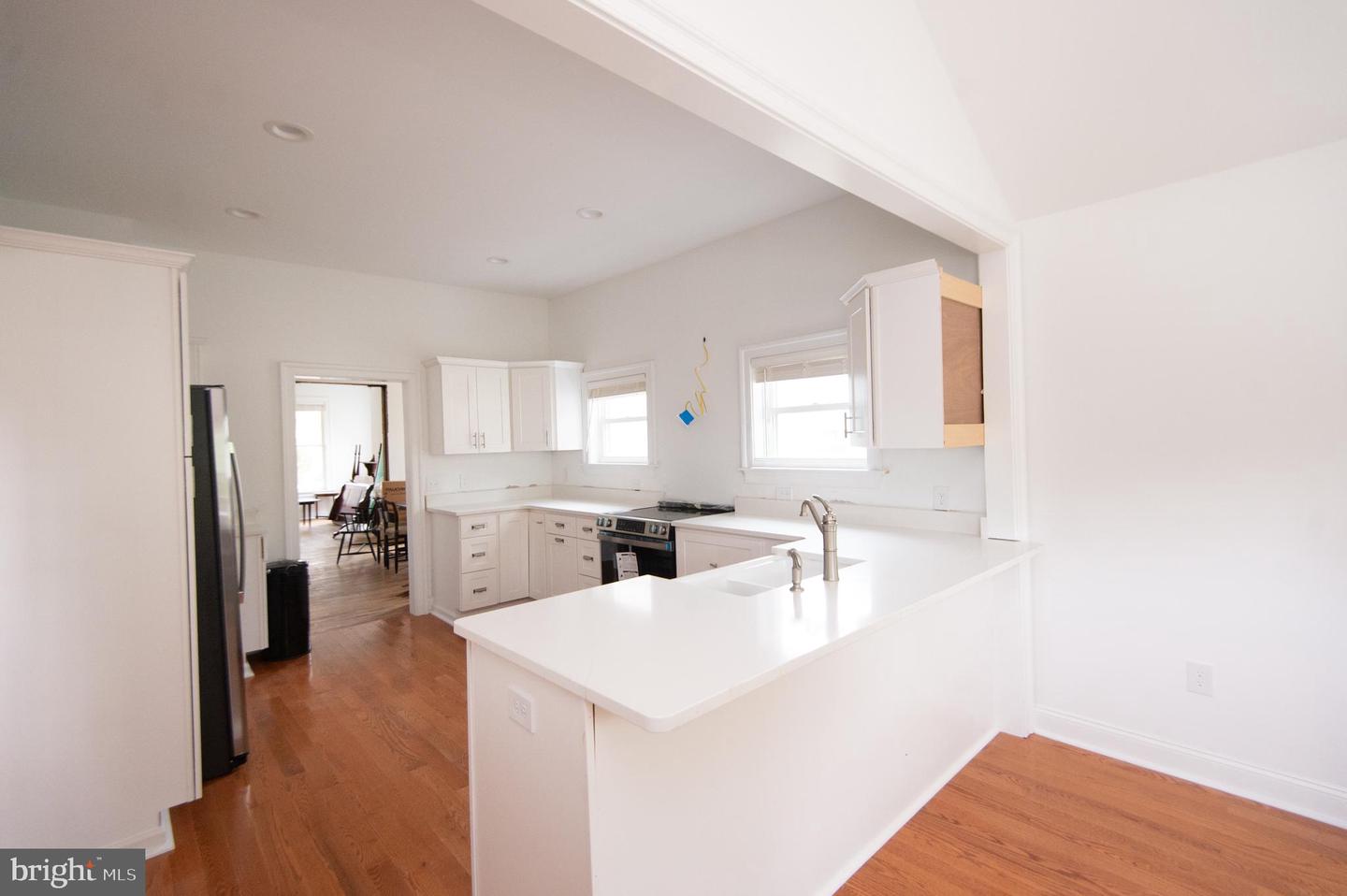 1003 Travers St Property Photo 15