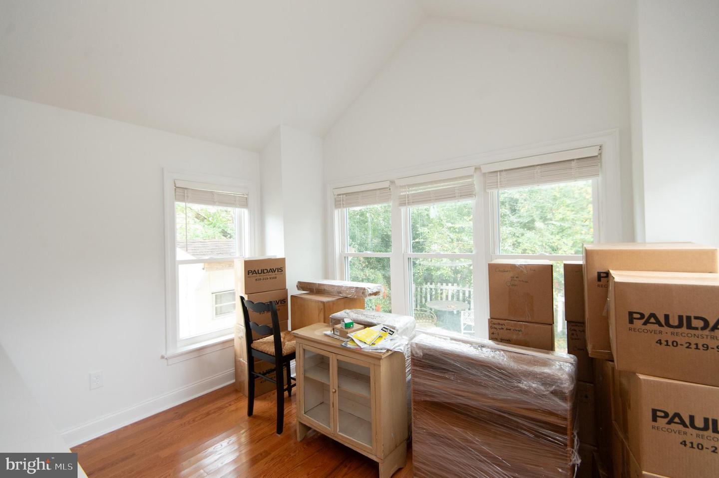 1003 Travers St Property Photo 17