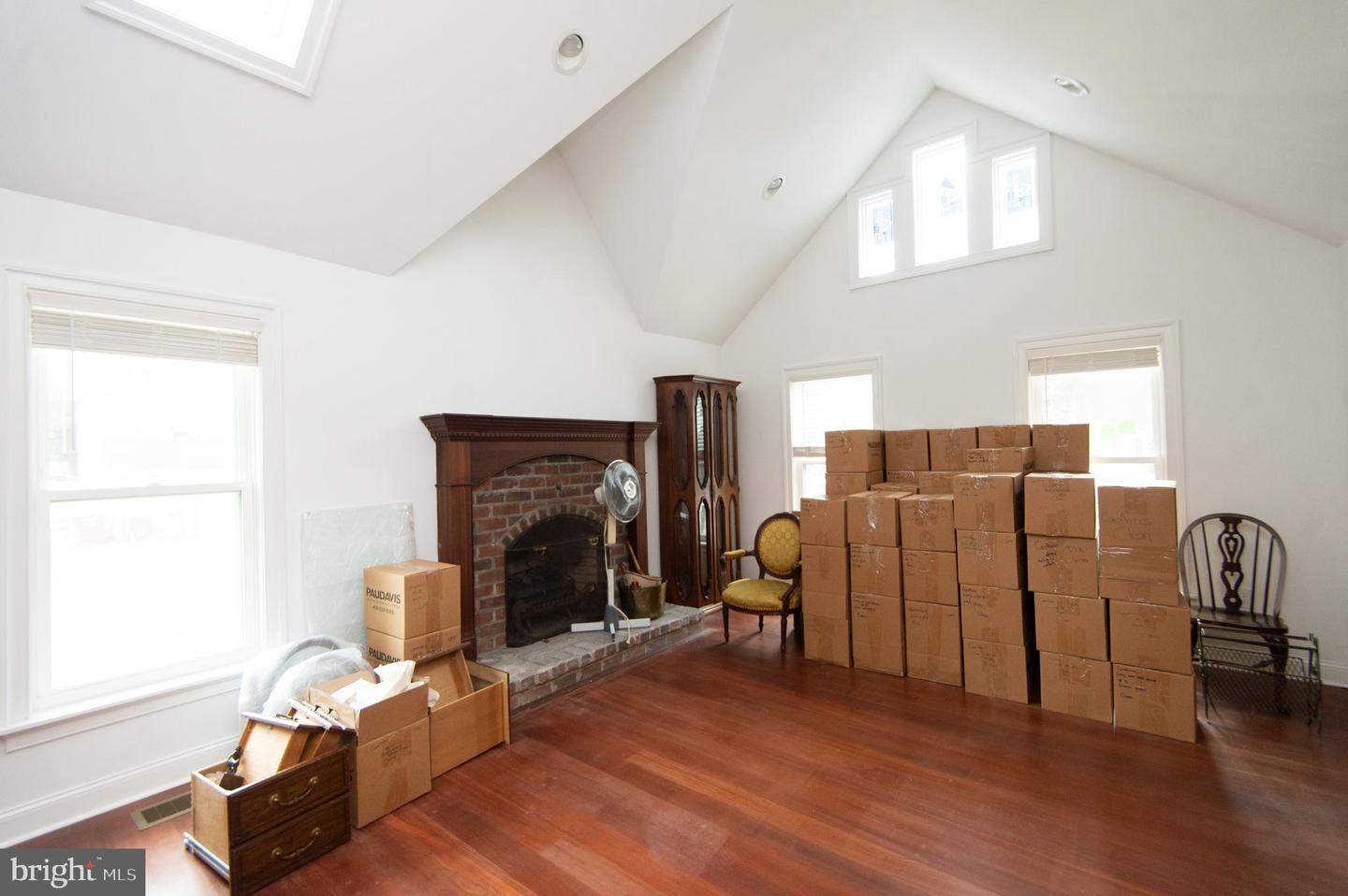 1003 Travers St Property Photo 21