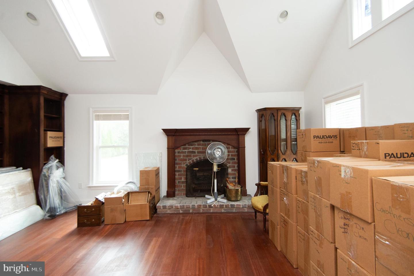 1003 Travers St Property Photo 27
