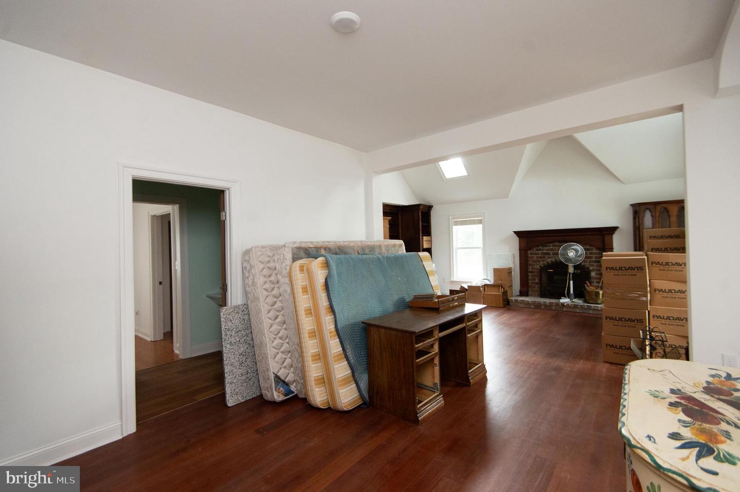 1003 Travers St Property Photo 29