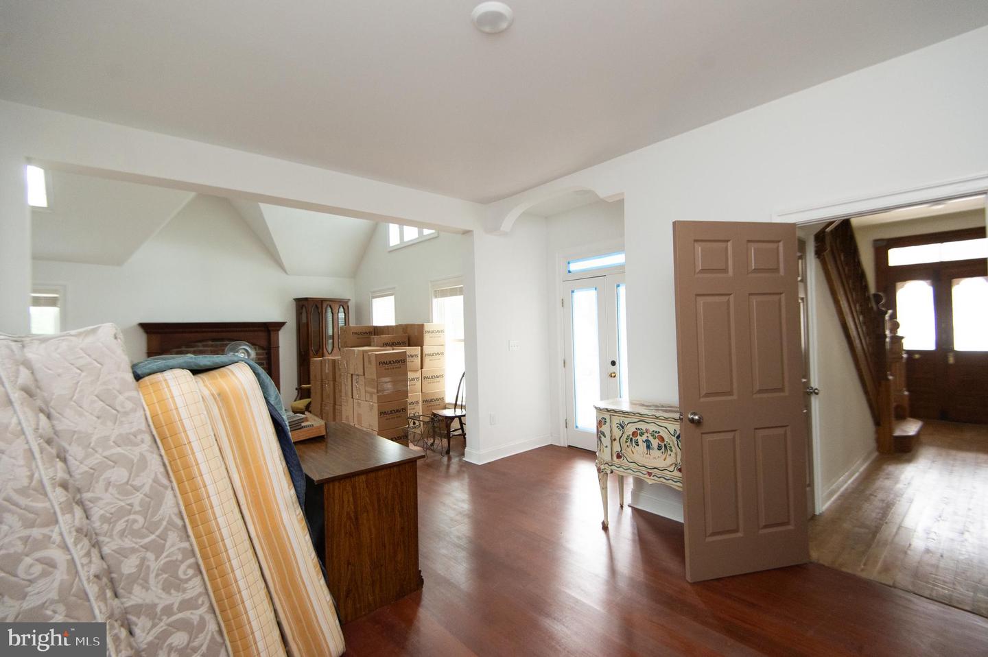 1003 Travers St Property Photo 30