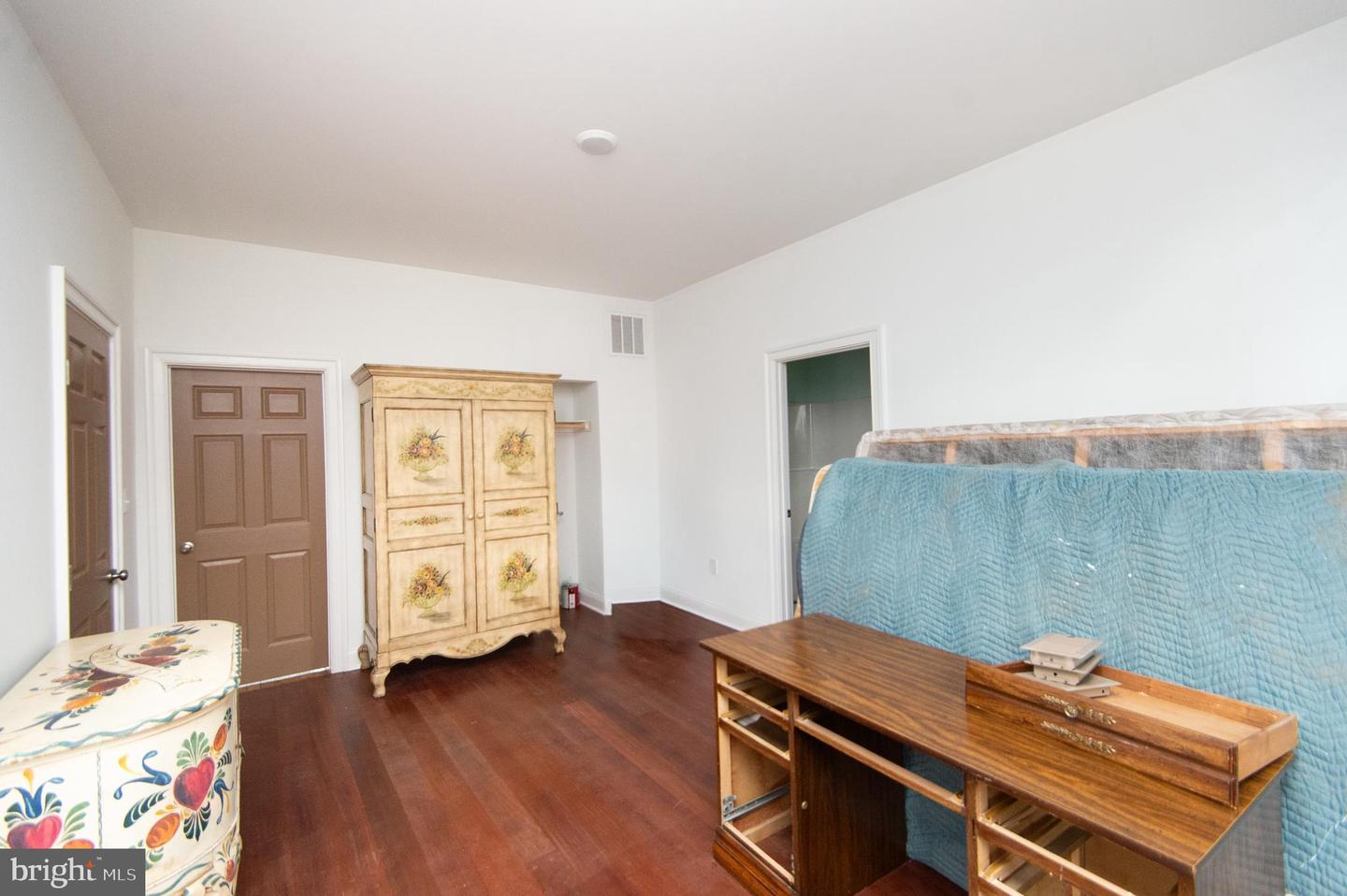 1003 Travers St Property Photo 31