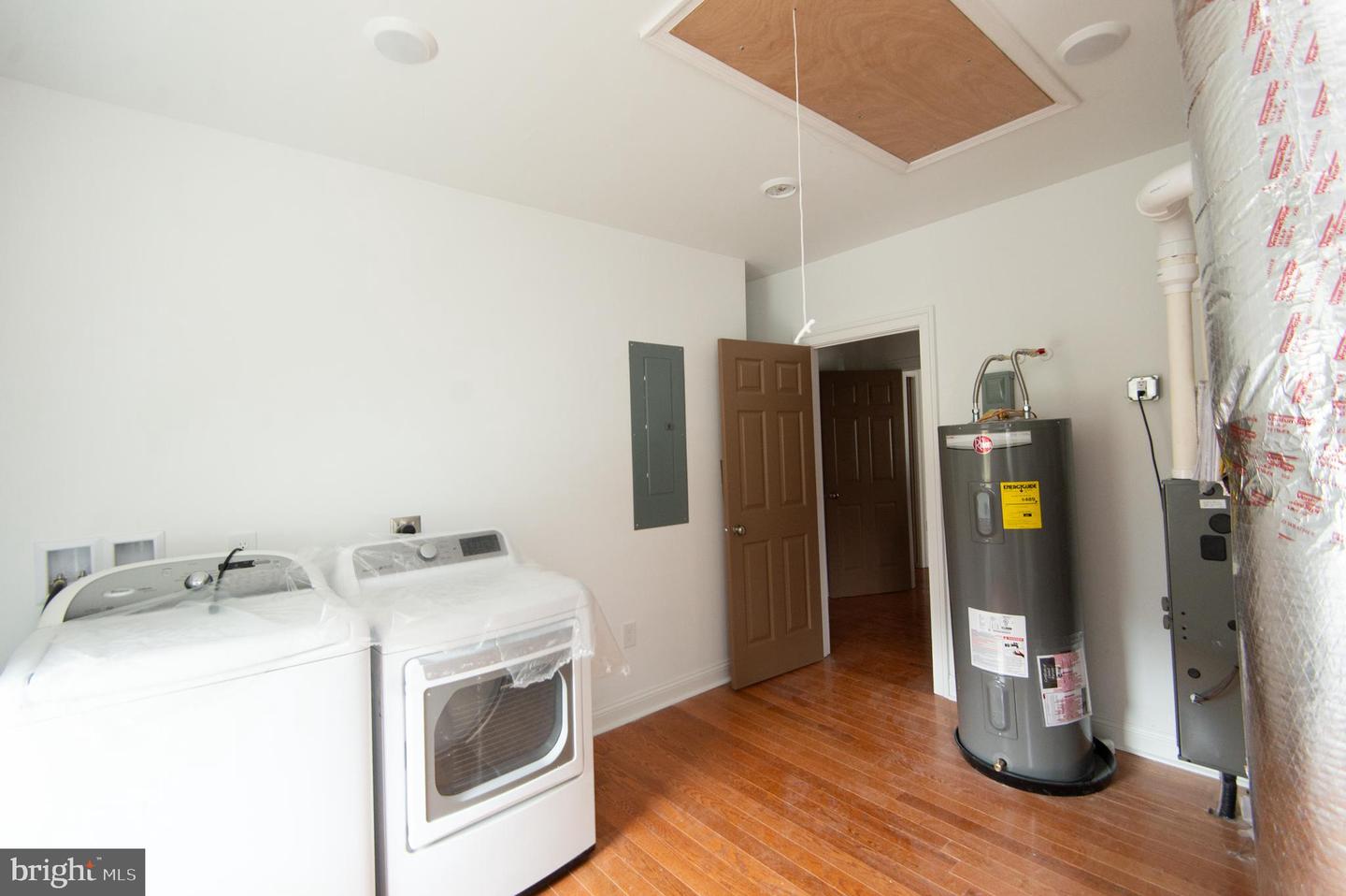 1003 Travers St Property Photo 32