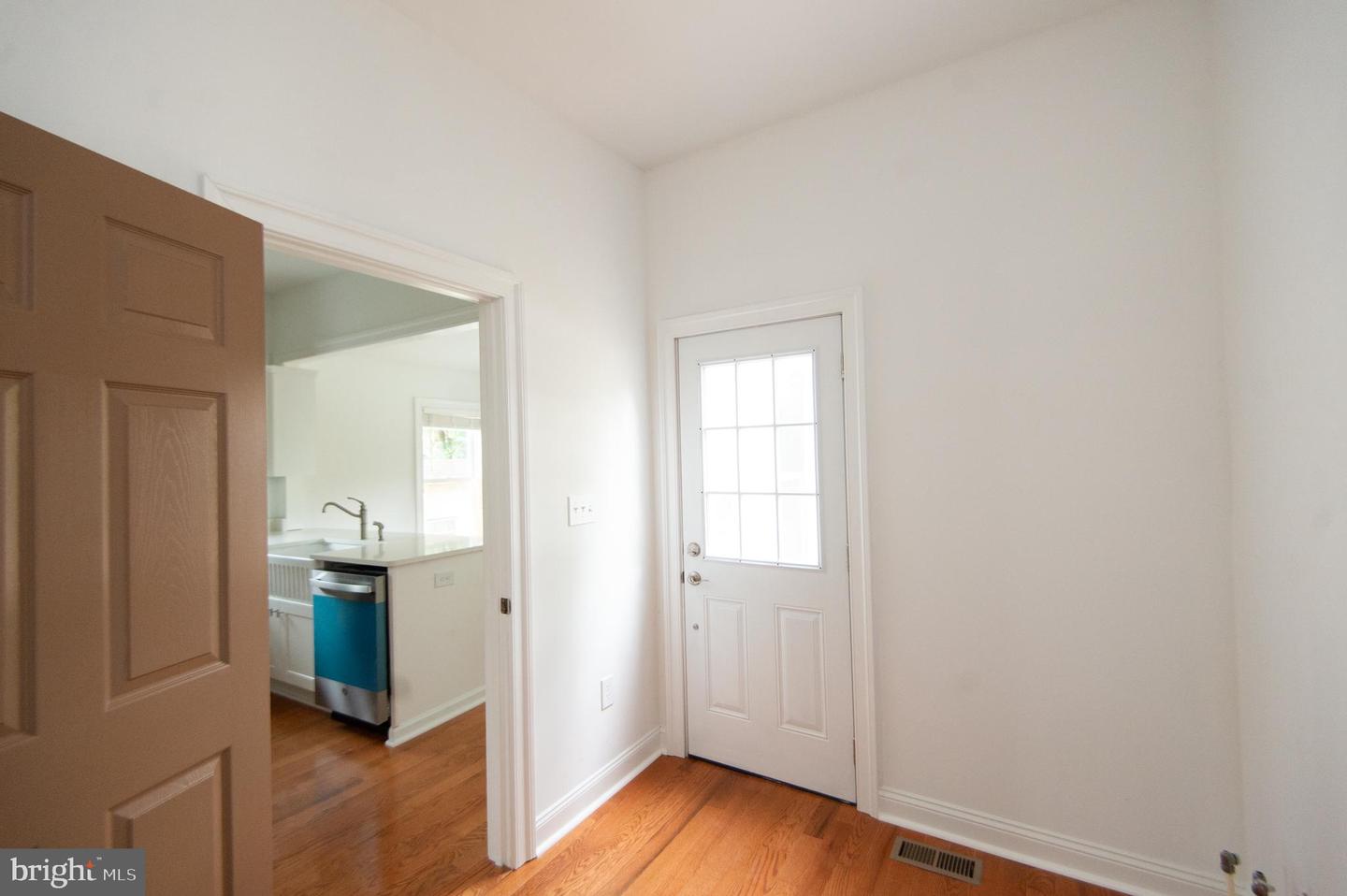 1003 Travers St Property Photo 35