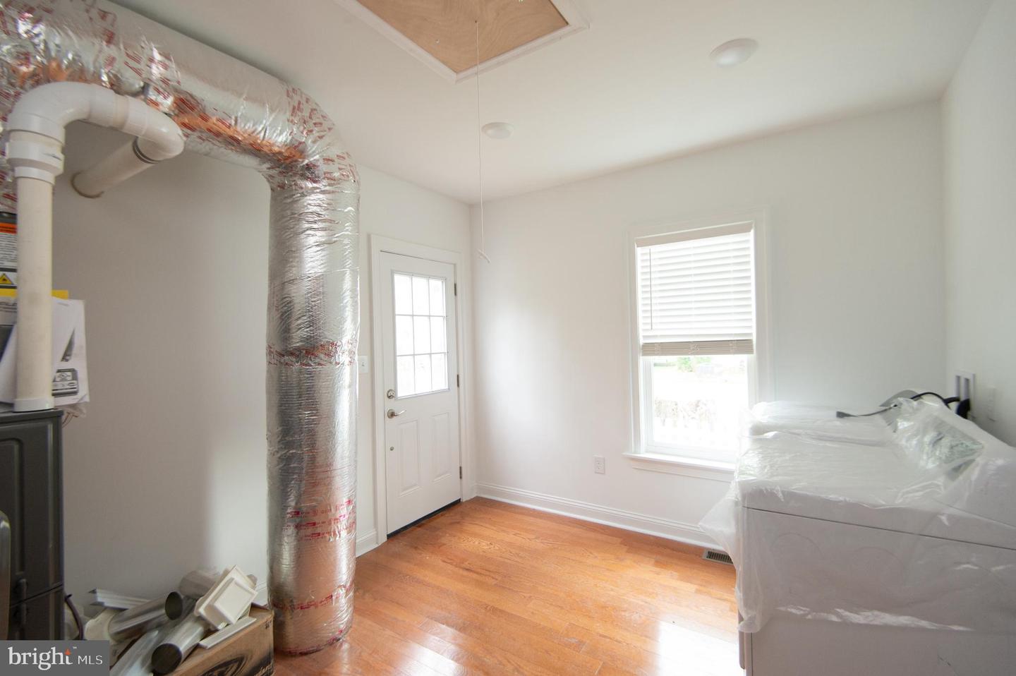 1003 Travers St Property Photo 36