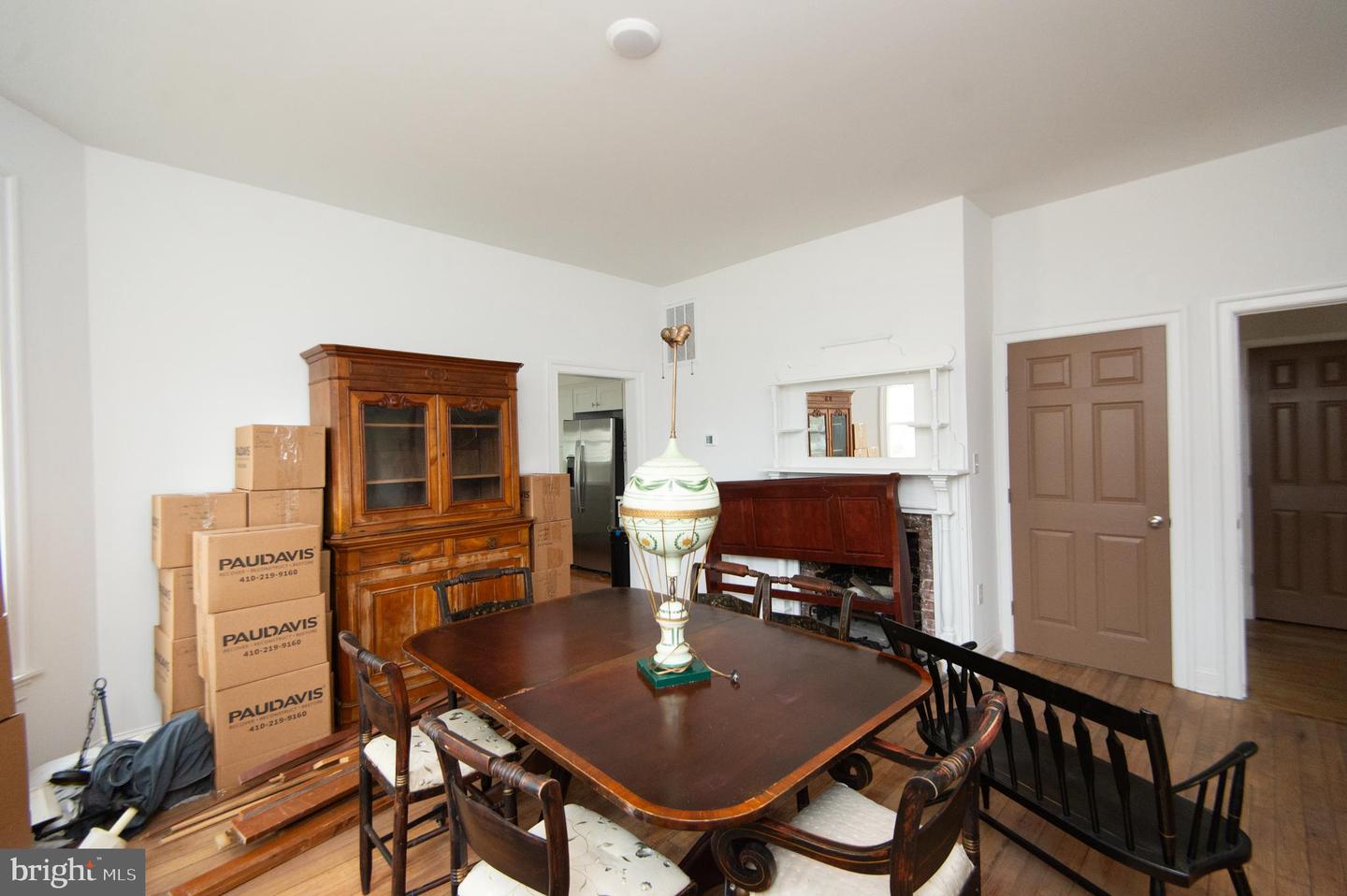 1003 Travers St Property Photo 37