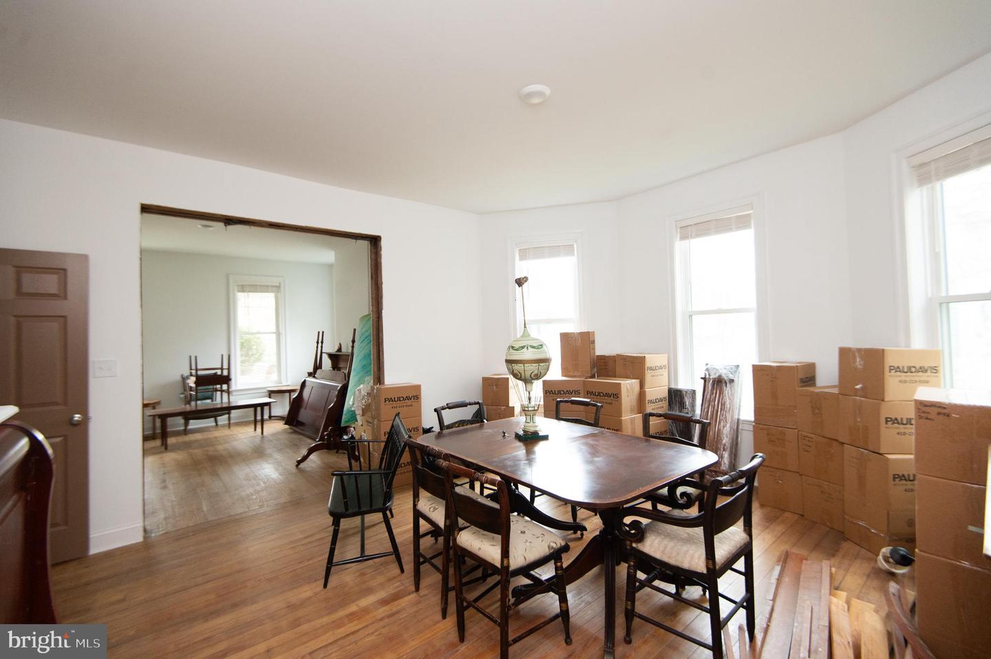 1003 Travers St Property Photo 38