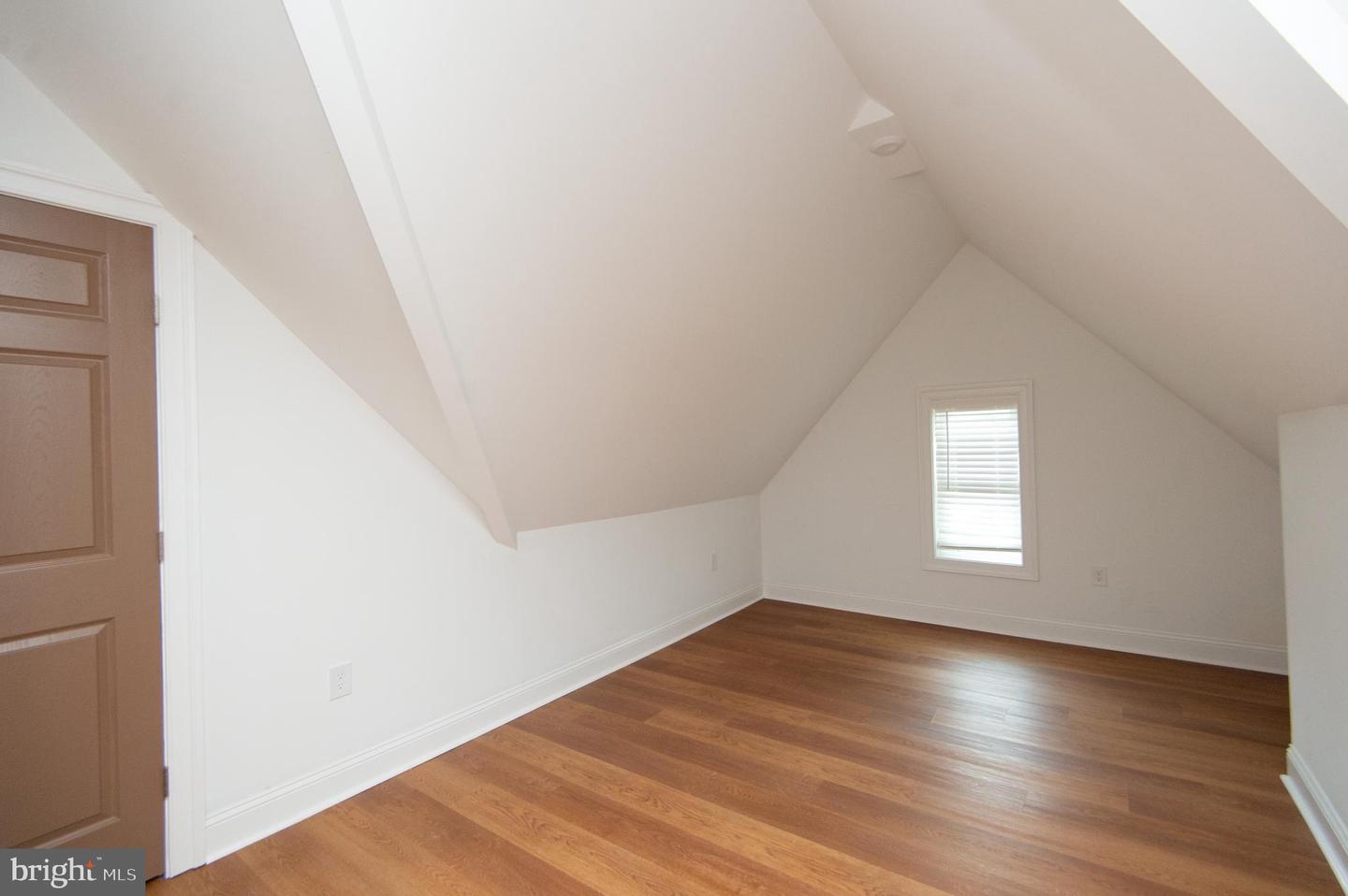 1003 Travers St Property Photo 43