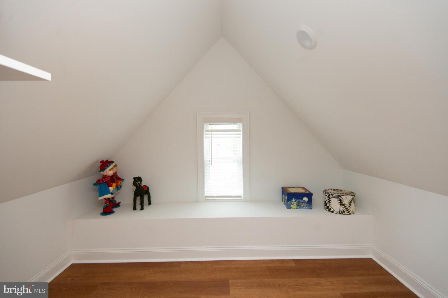 1003 Travers St Property Photo 54