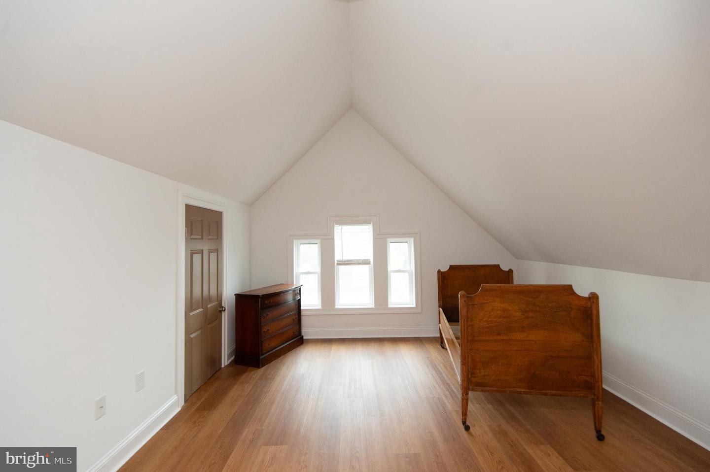 1003 Travers St Property Photo 55