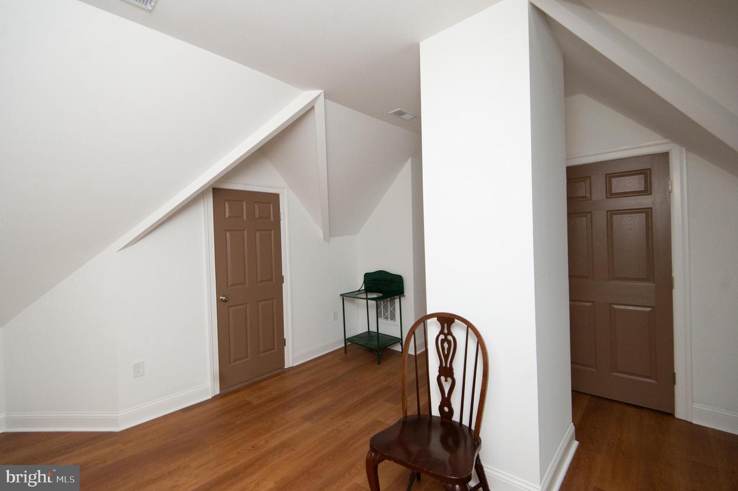 1003 Travers St Property Photo 57