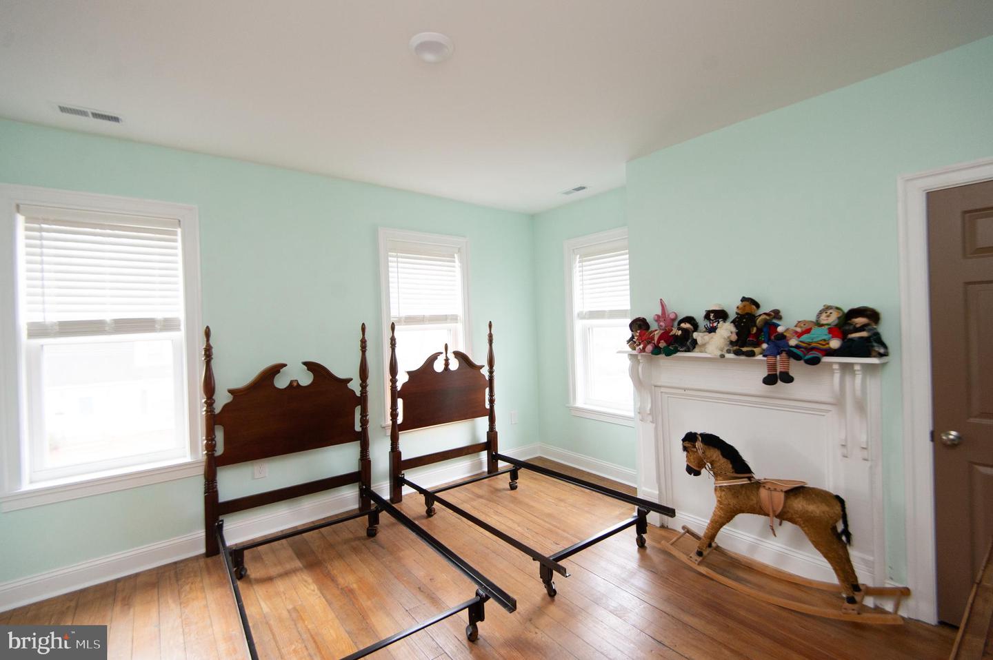 1003 Travers St Property Photo 68