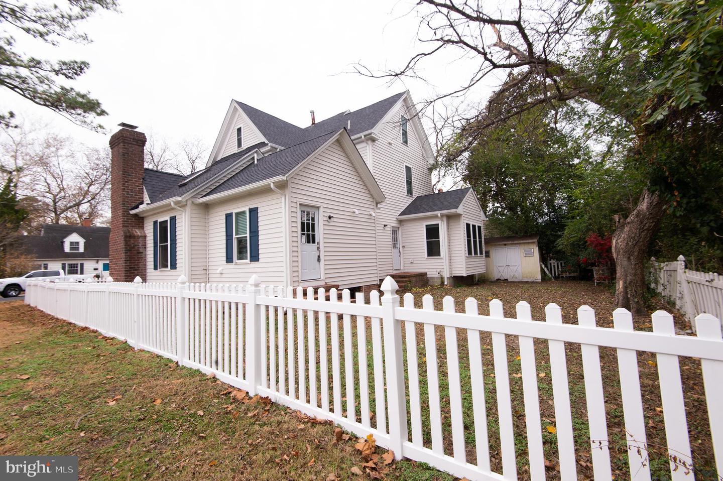 1003 Travers St Property Photo 75