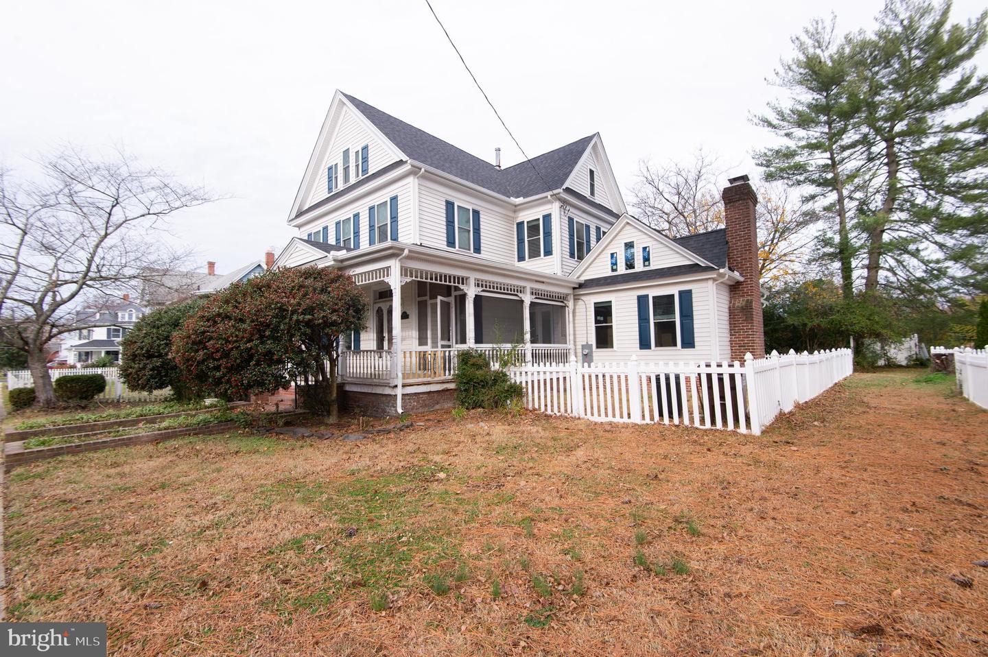 1003 Travers St Property Photo 76