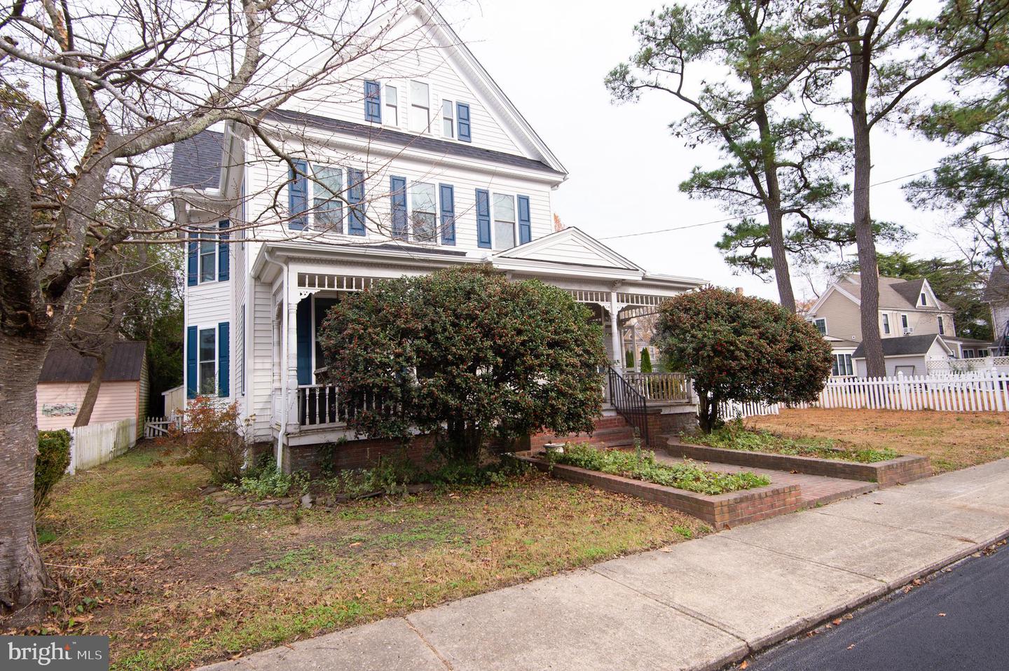 1003 Travers St Property Photo 77