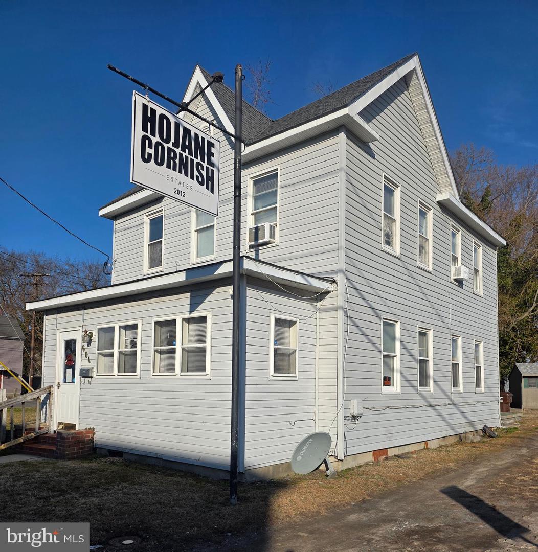 604 Pine St Property Photo 2