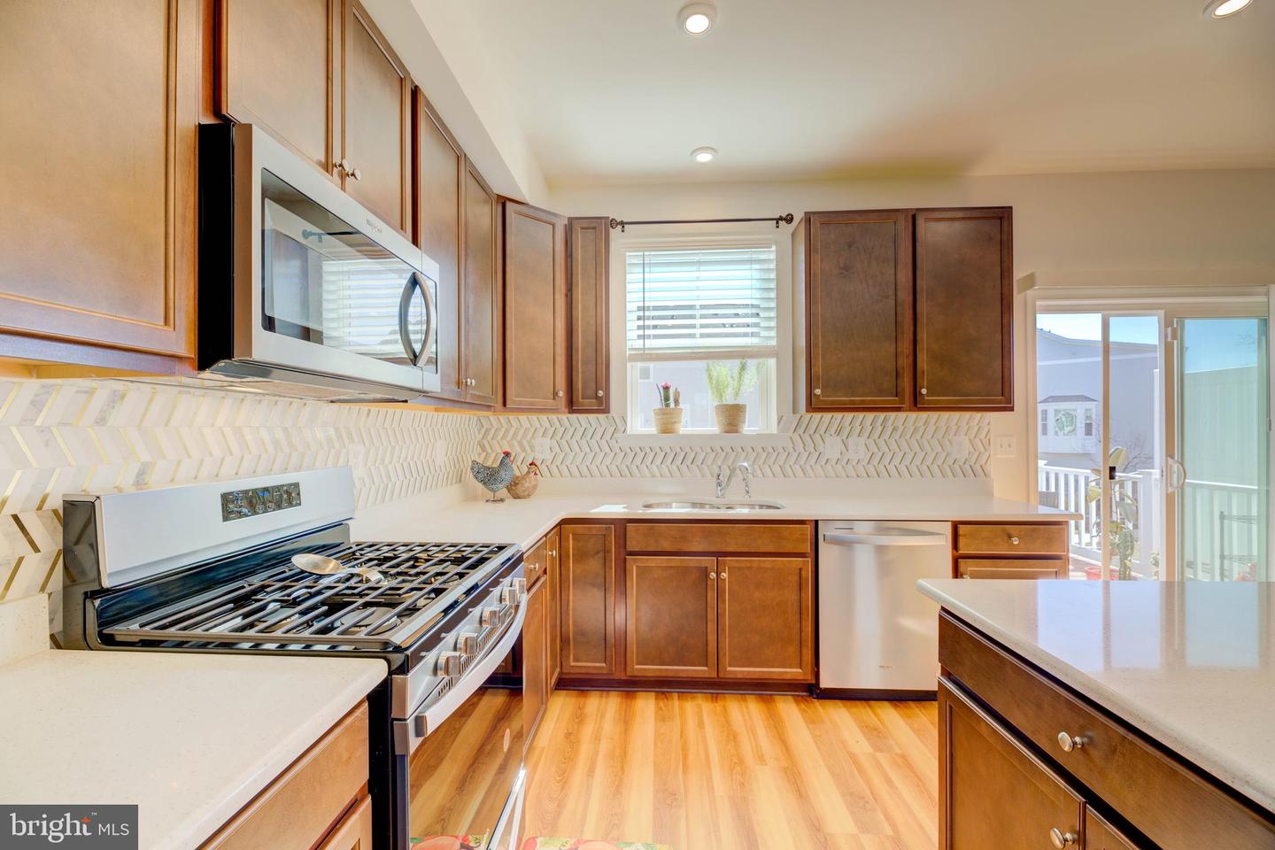 343 Shipyard Dr Property Photo 9