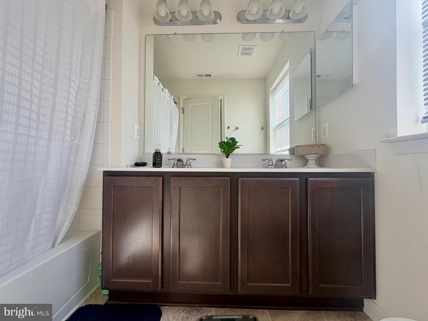 2520 Boeing Way Property Photo 12