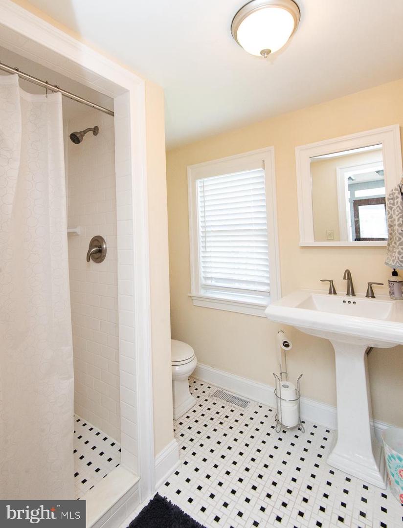 105 West End Ave Property Photo 18