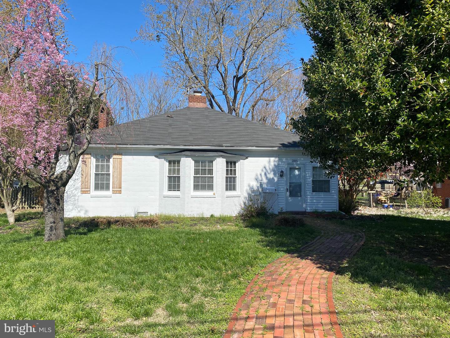 205 Somerset Ave Property Photo 1