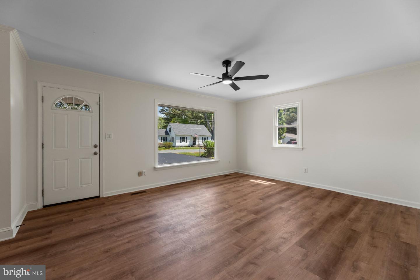 12 Oak St Property Photo 11