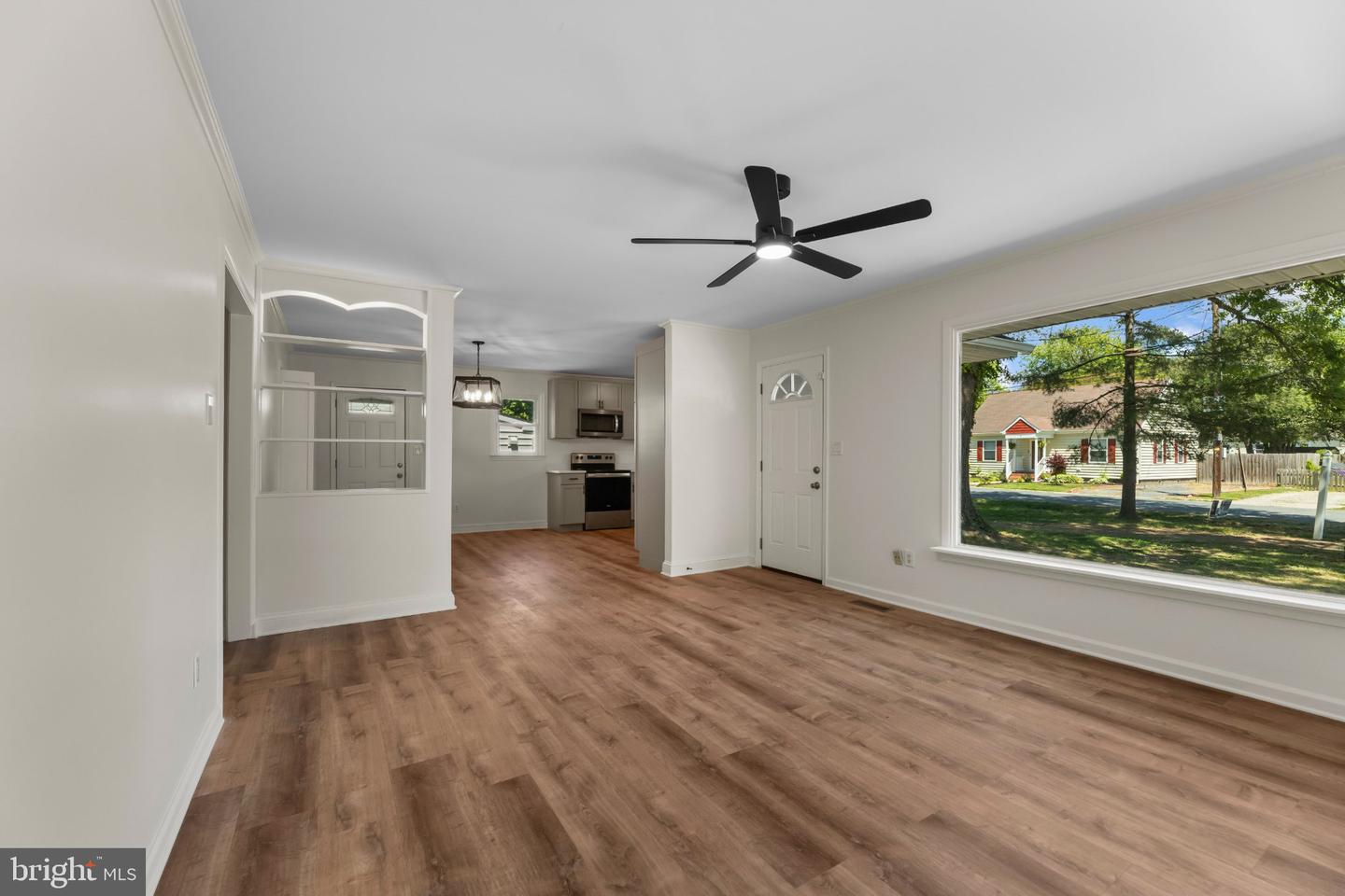 12 Oak St Property Photo 12