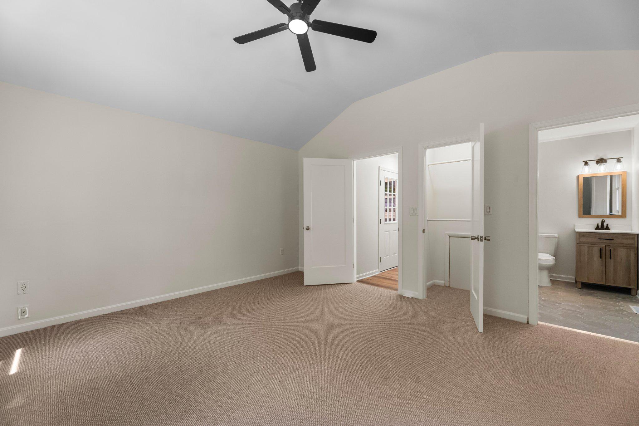 12 Oak St Property Photo 14