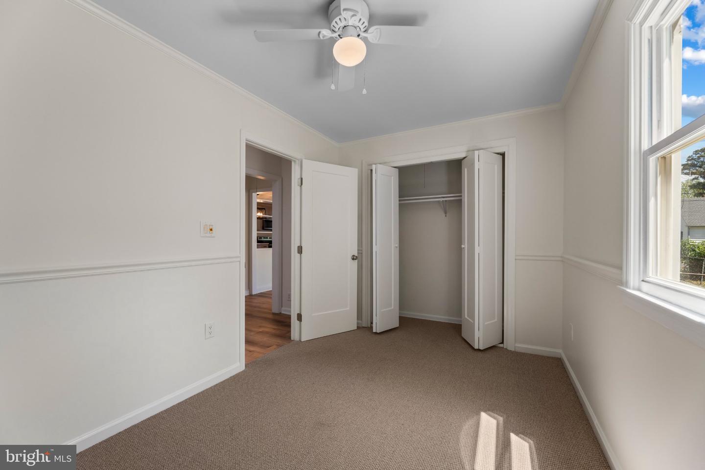 12 Oak St Property Photo 18