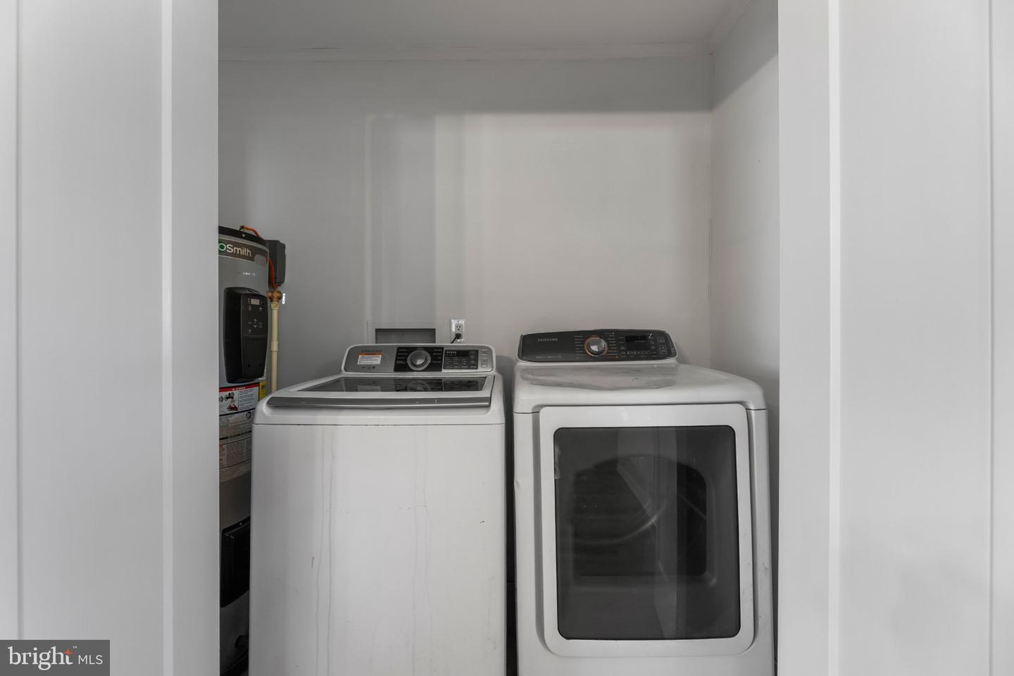 12 Oak St Property Photo 24