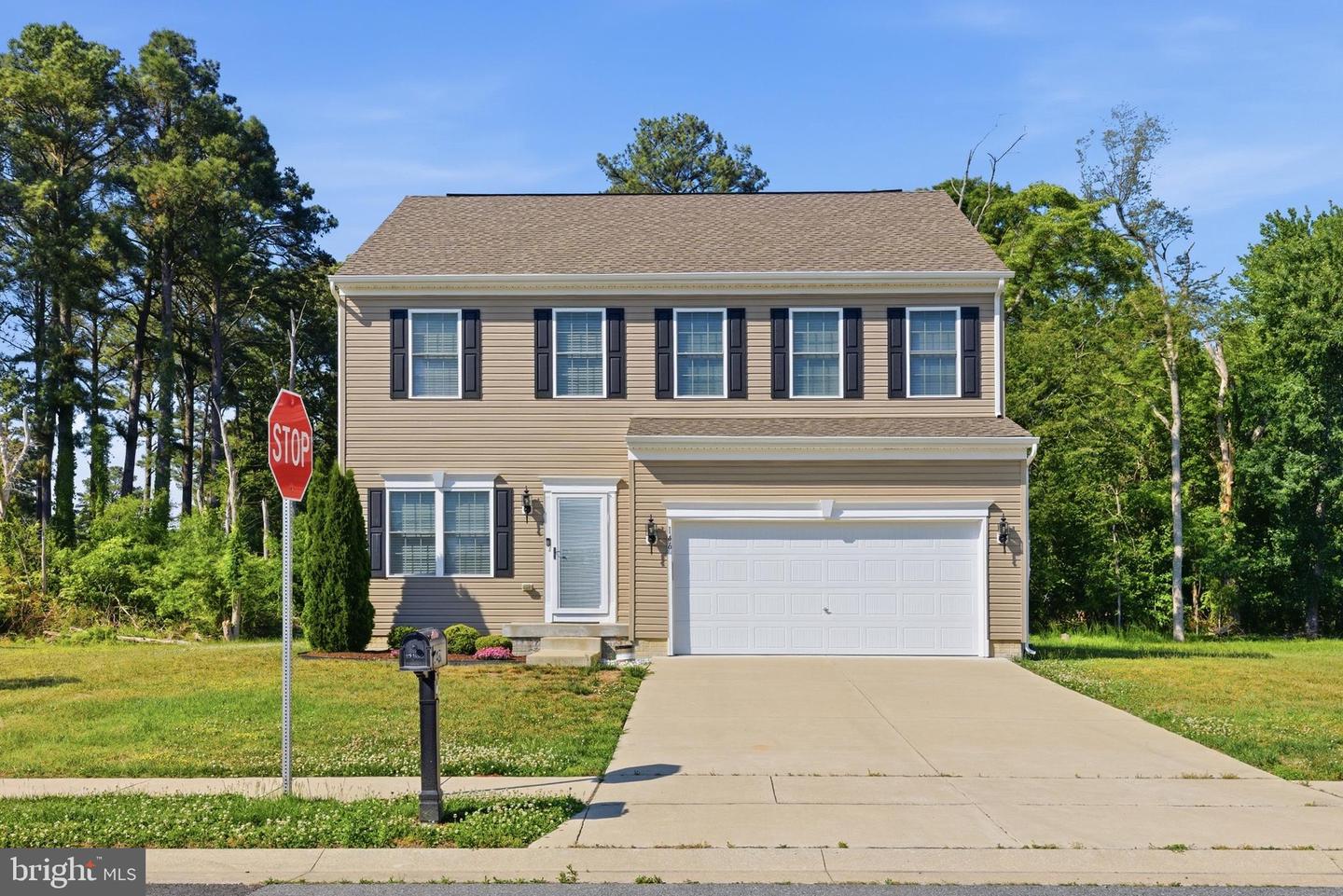 146 REGULATOR DR N Property Photo 1