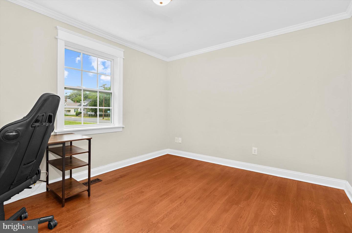 201 Oak St Property Photo 11
