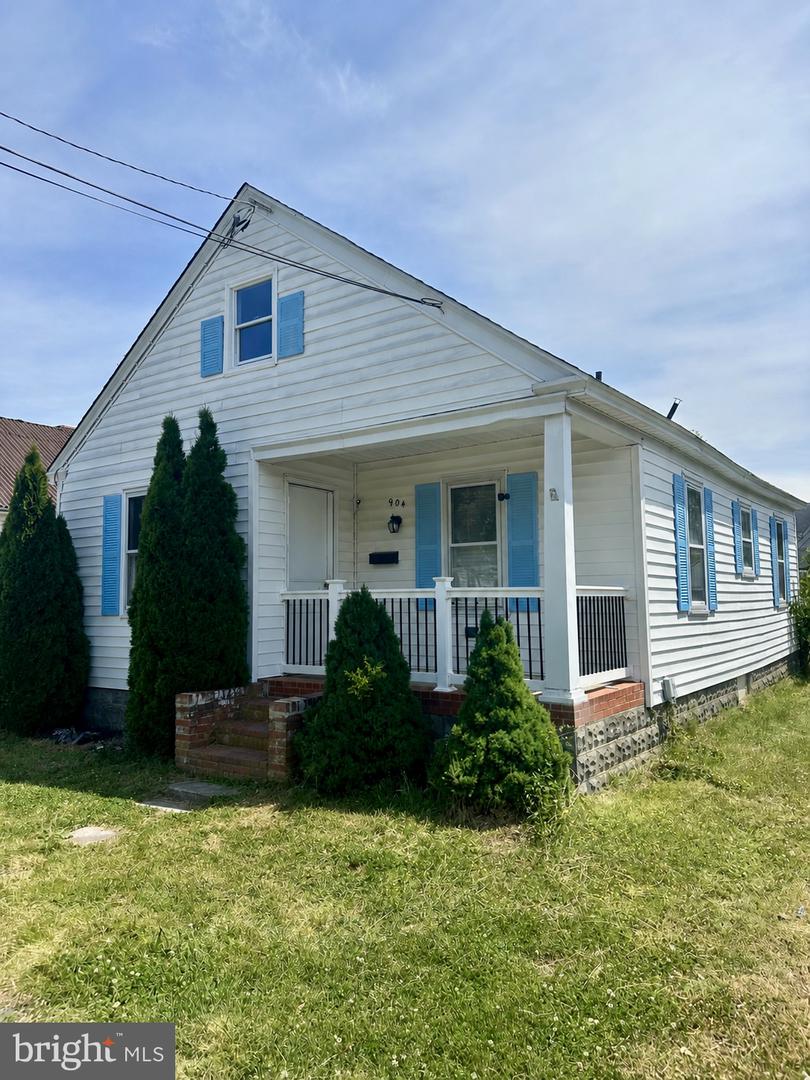 904 Central Property Photo 3