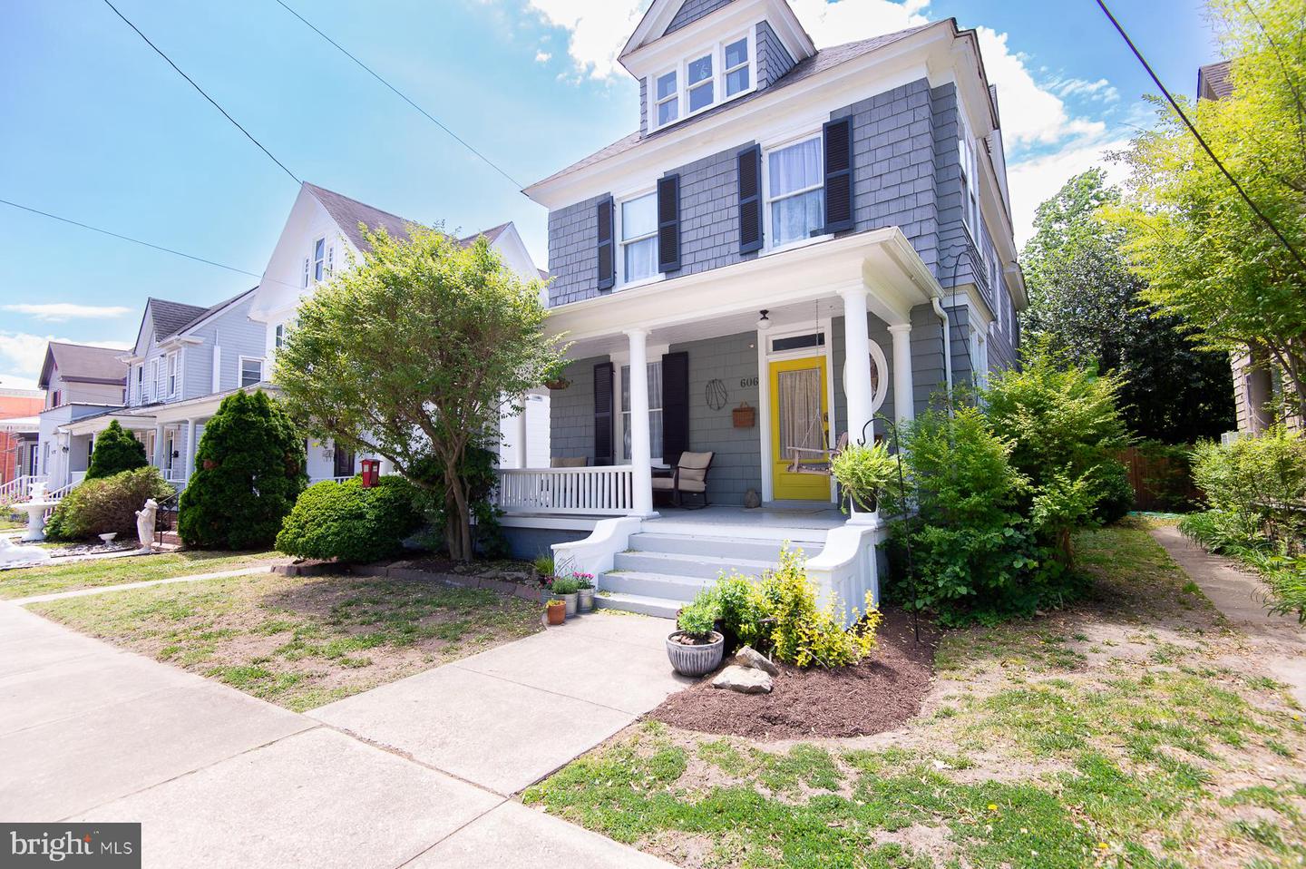606 LOCUST ST Property Photo 1