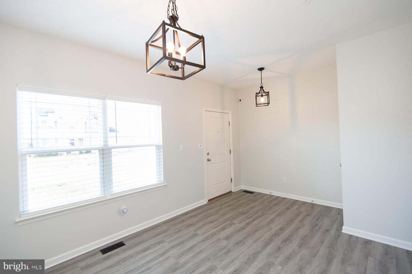 138 Regulator Dr N Property Photo 3