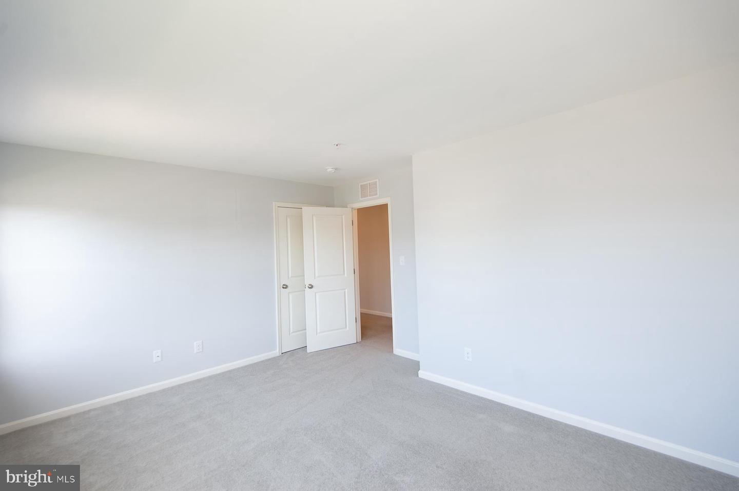 138 Regulator Dr N Property Photo 18