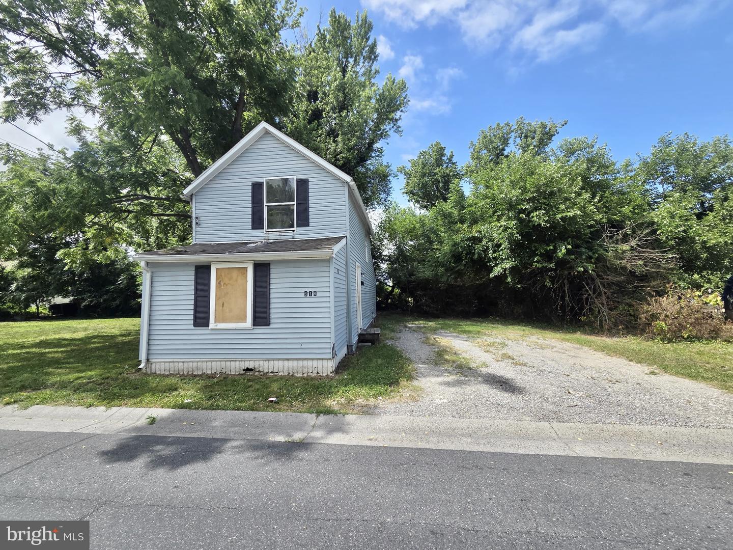 618 Cross St Property Photo 2