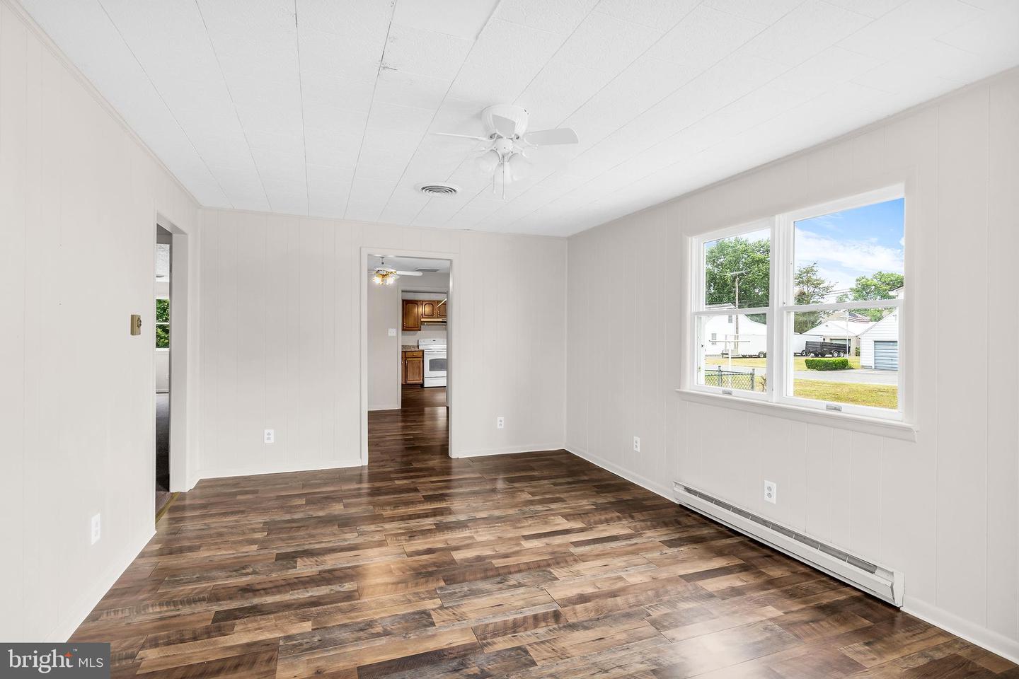 1003 Roslyn Ave Property Photo 2