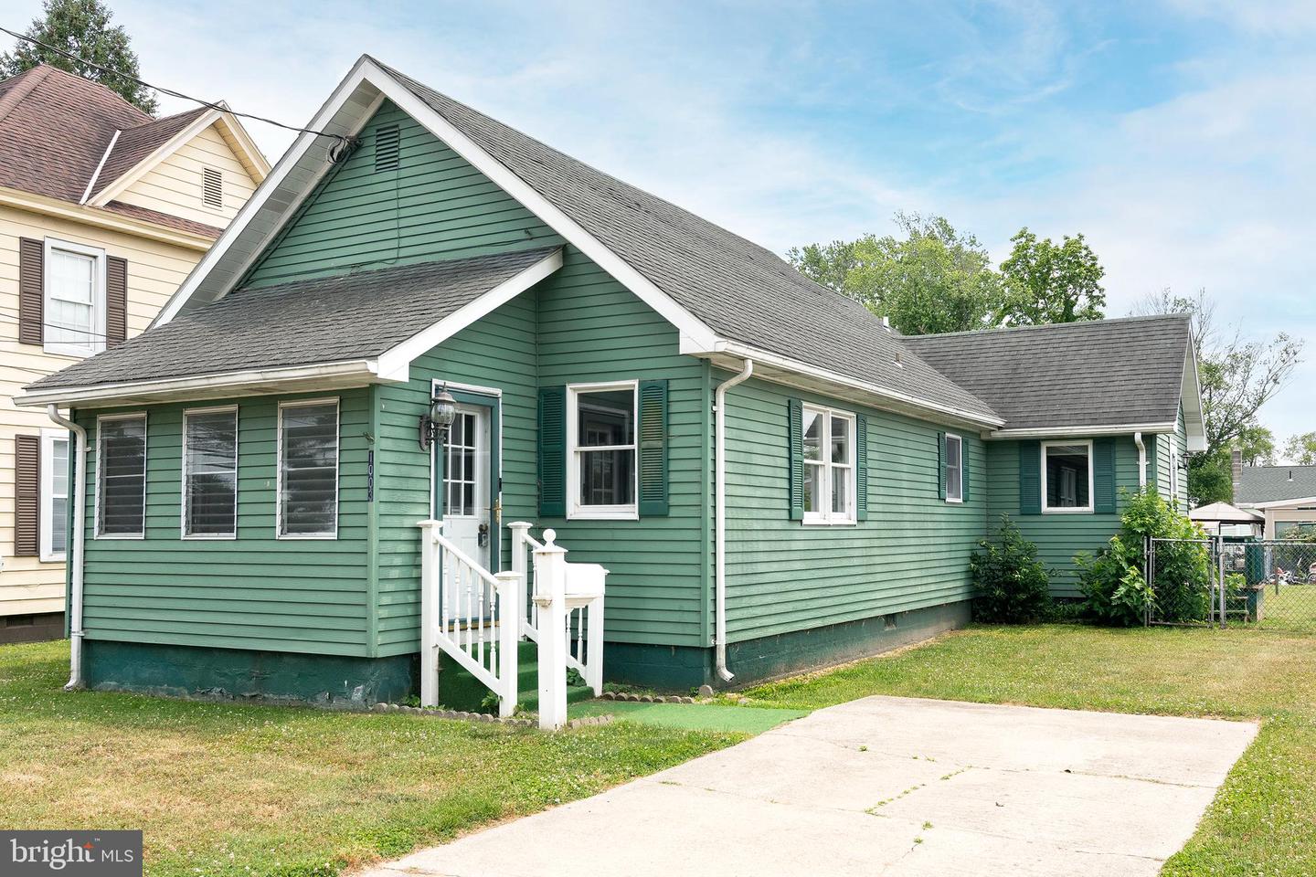 1003 Roslyn Ave Property Photo 5