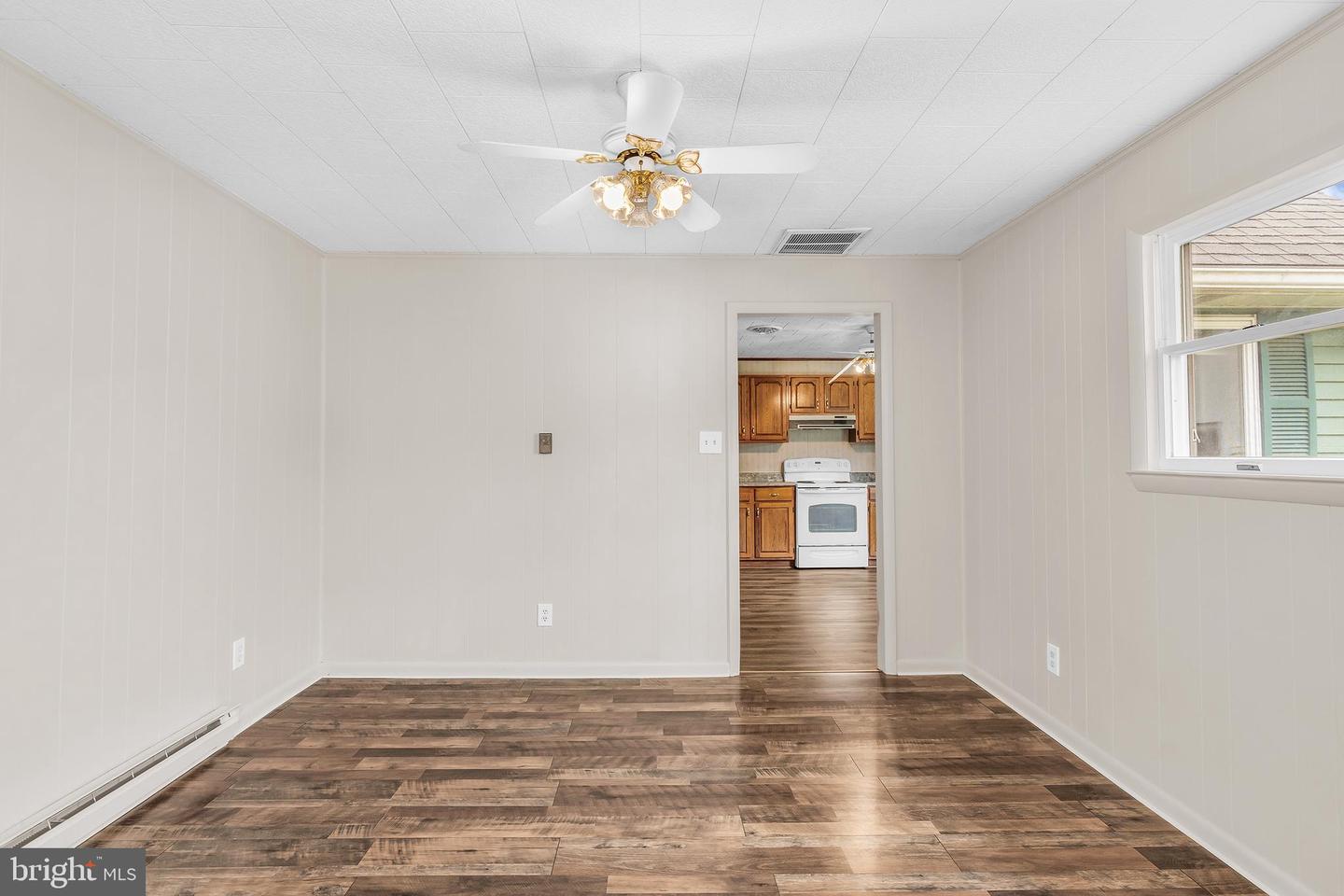 1003 Roslyn Ave Property Photo 8