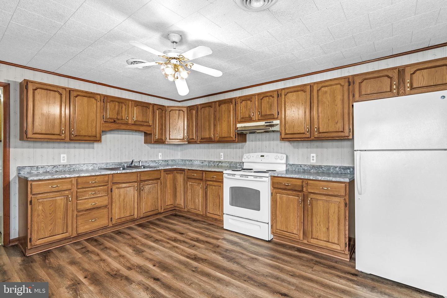 1003 Roslyn Ave Property Photo 10