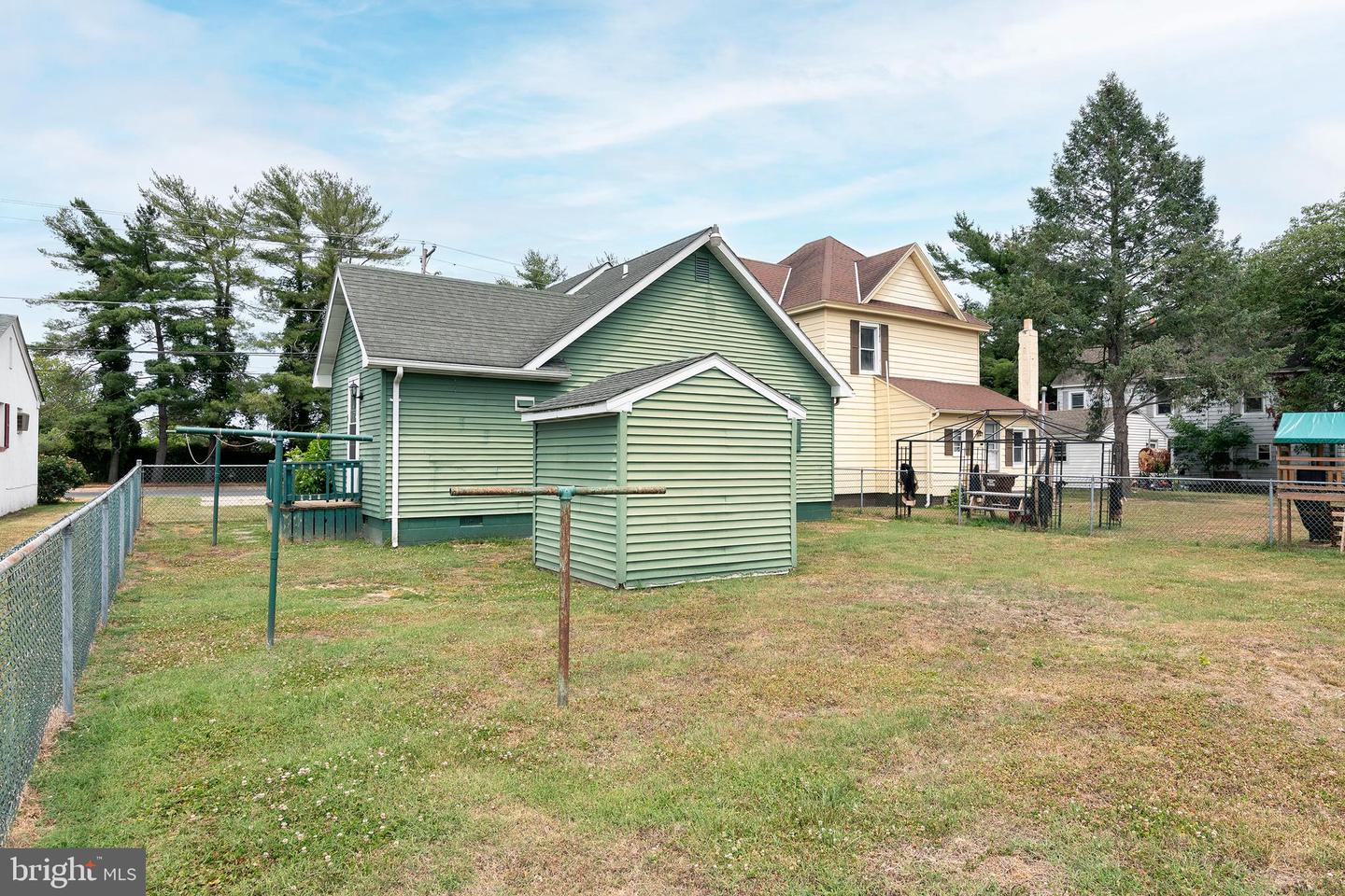 1003 Roslyn Ave Property Photo 22