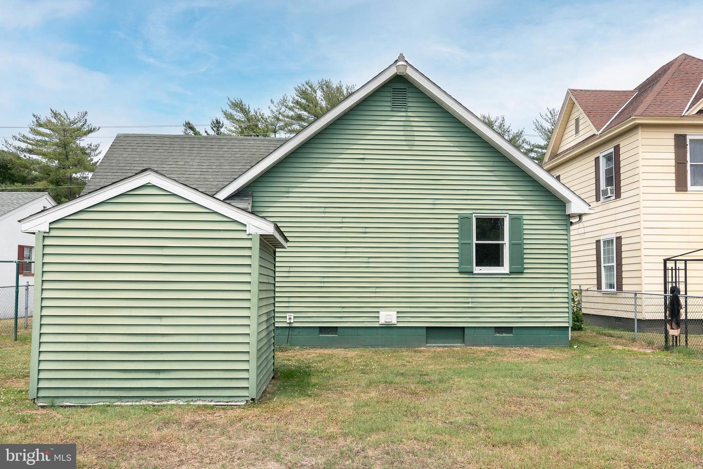 1003 Roslyn Ave Property Photo 24