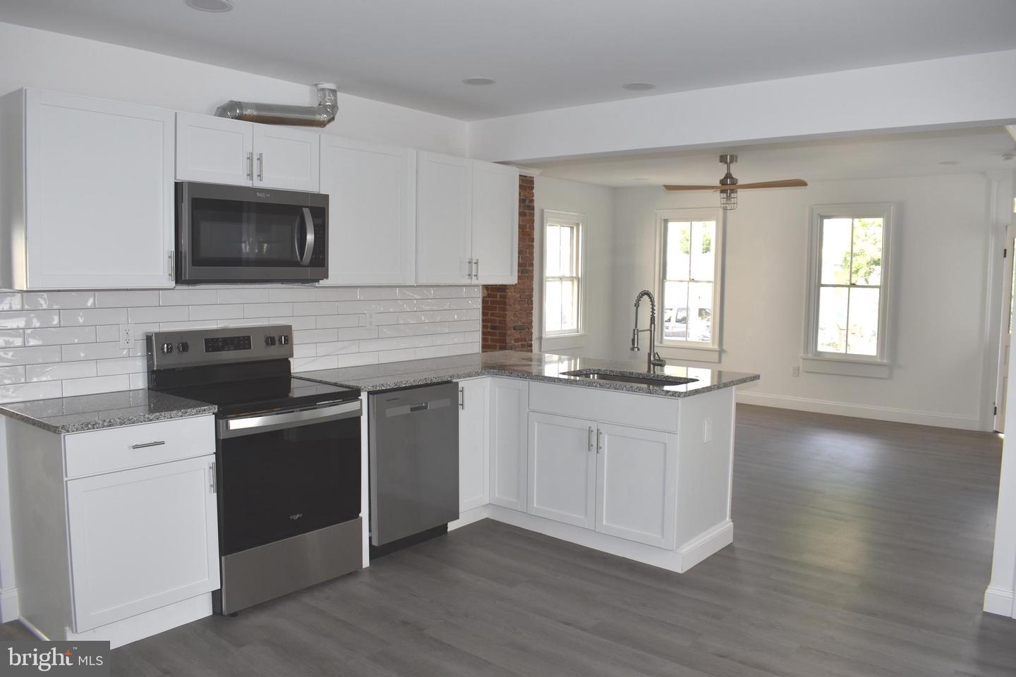 207 Willis St Property Photo 8