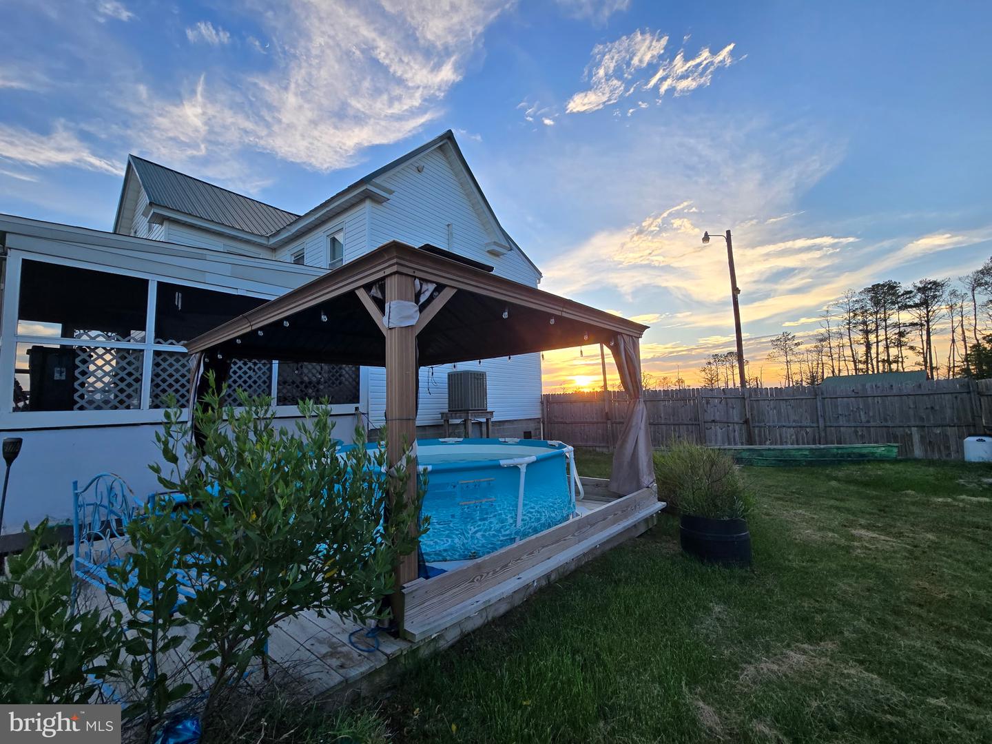 1511 Crocheron Rd Property Photo 6