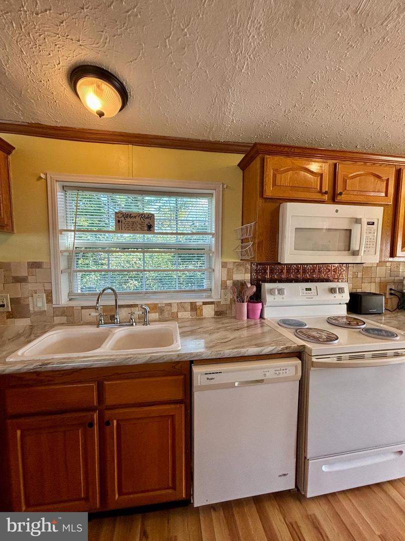 2631 Rebecca Ln Property Photo 22