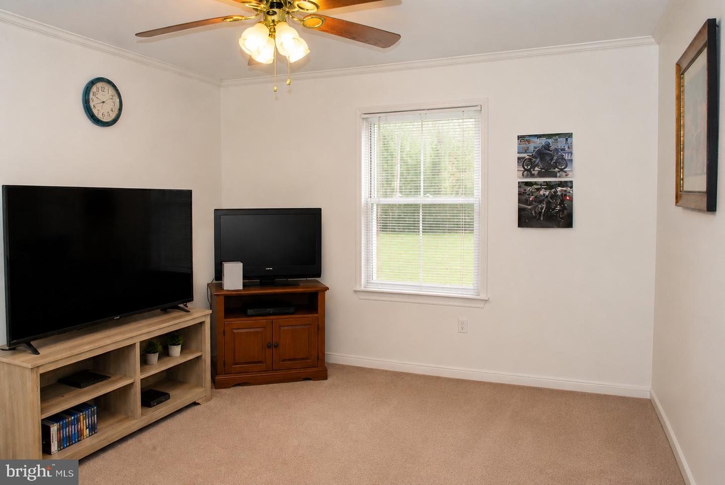 2424 Cambridge Beltway Property Photo 8