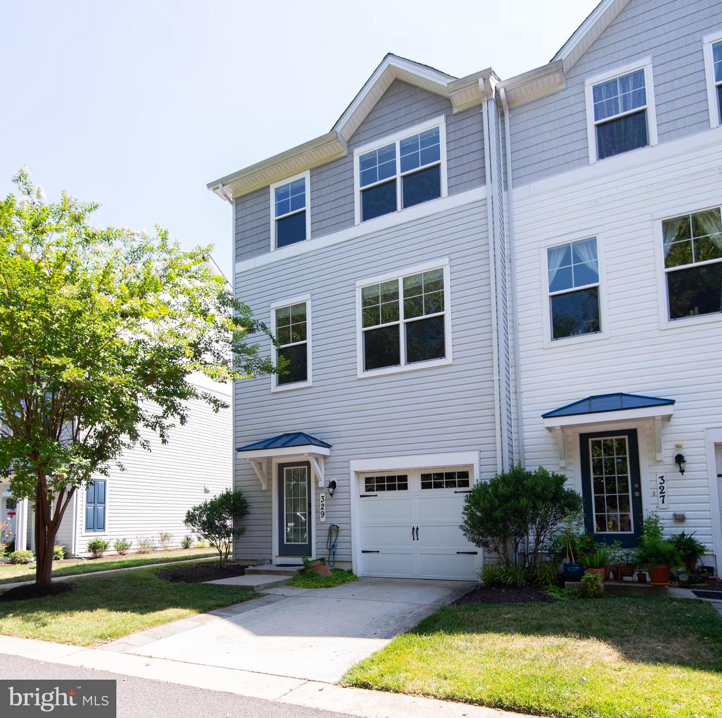 329 Shipyard Dr Property Photo 3
