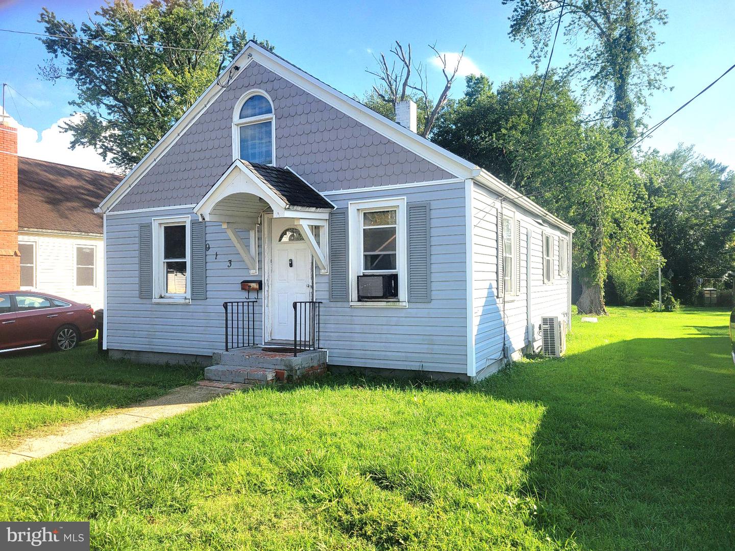 913 Roslyn Ave Property Photo 1